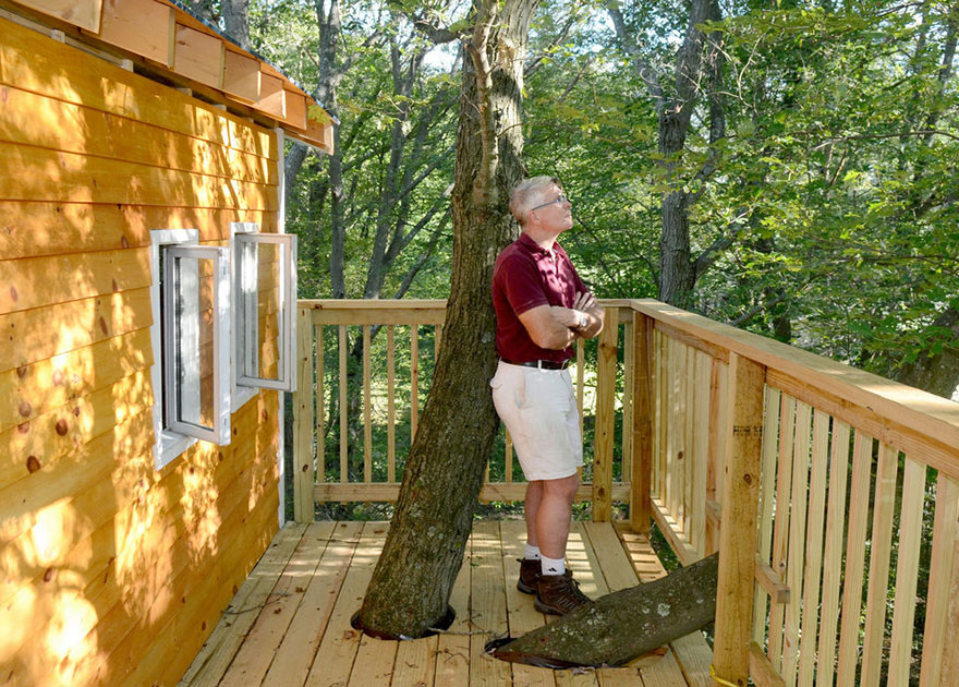 tree-house-three-stories-jay-hewitt-massachusetts-2