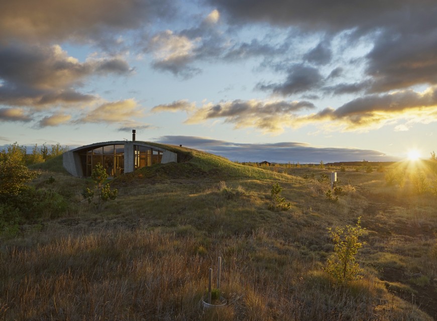 Gardur Landhouse, side view, towards East, against sun. Use of ArchDaily at www.archdaily.com.
